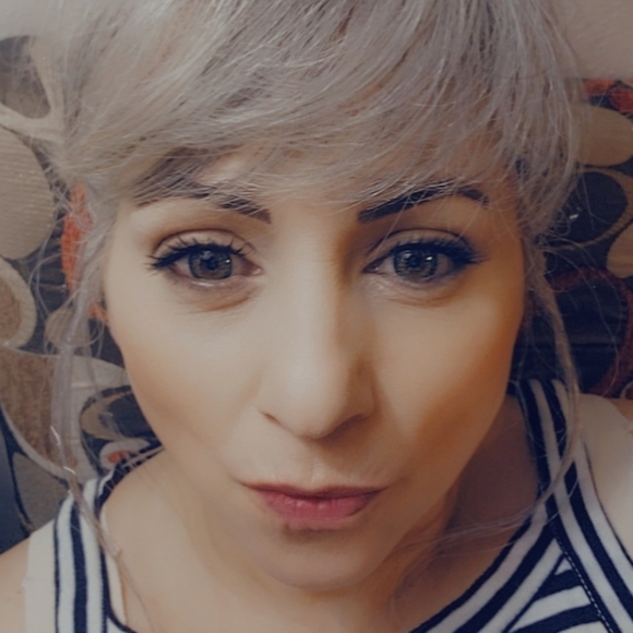 Meet your Posher, Cynthia - Picture 3 of 3